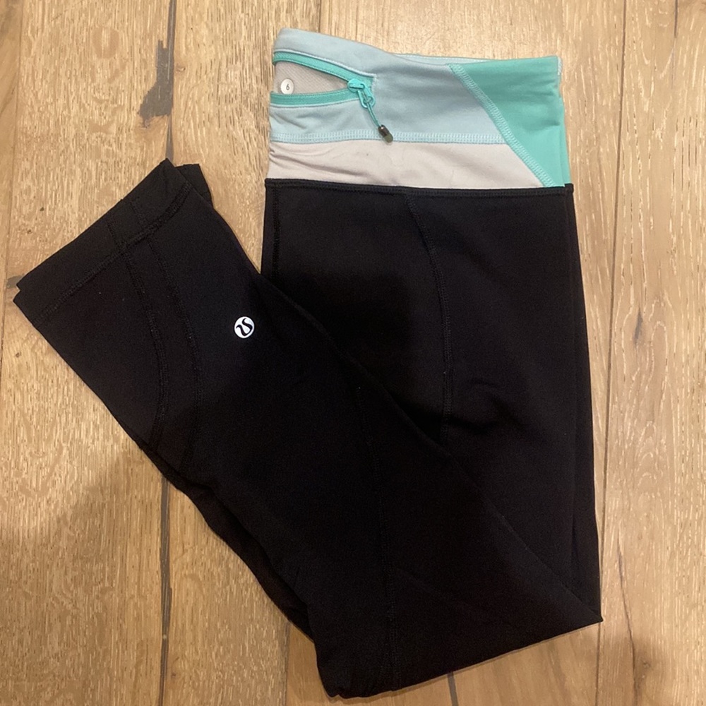 LULULEMON CAPRI LEGGINGS